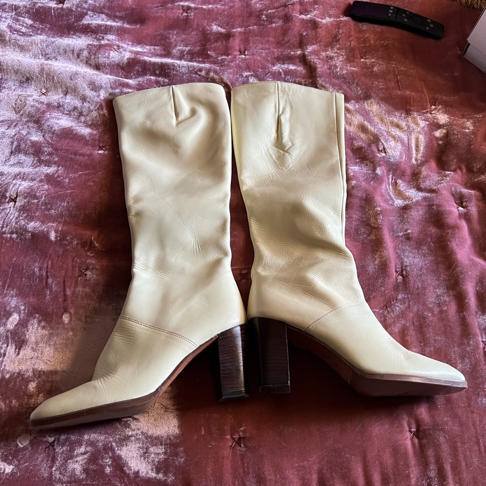 Bandolino Cream Heeled Boots Classic Western Style